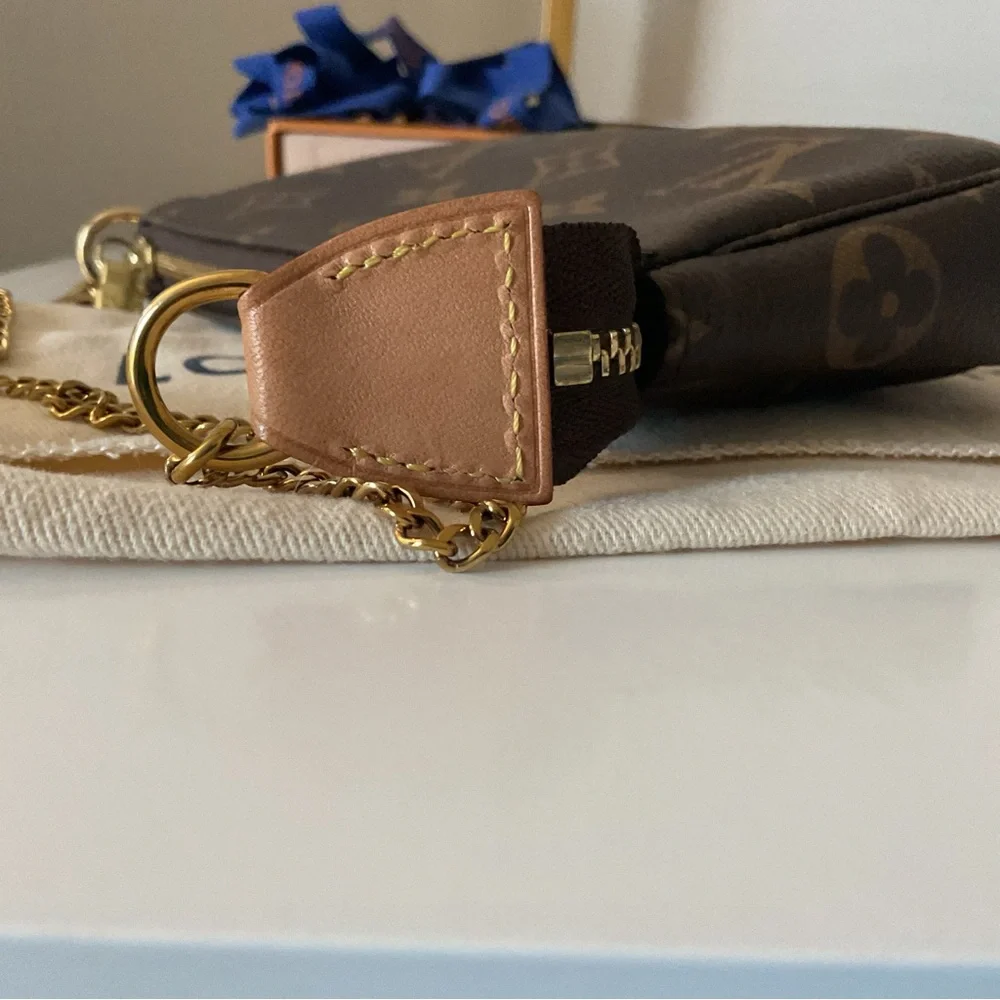 Louis Vuitton Mini Pochette Accessoires – Made in France - Picture 6 of 11